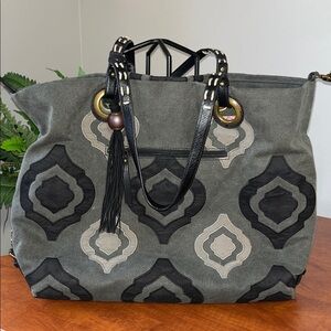 Lucky Brand Large Tote Bag Dark & Light Grey Ogee Boho Slouch Tassel Wooden Bead